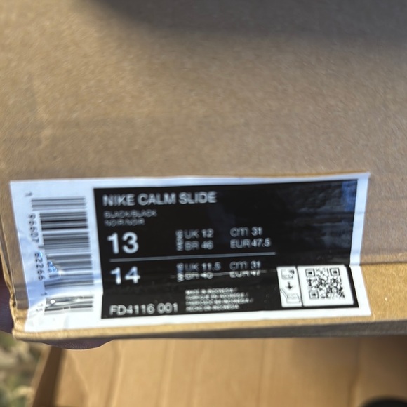 Nike Calm Slide in Black - Picture 2 of 4